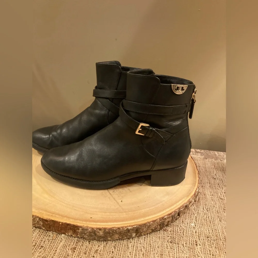 Tory Burch Sidney Booties Ankle‎ Boots Black Soft Leather Logo Sz 7.5